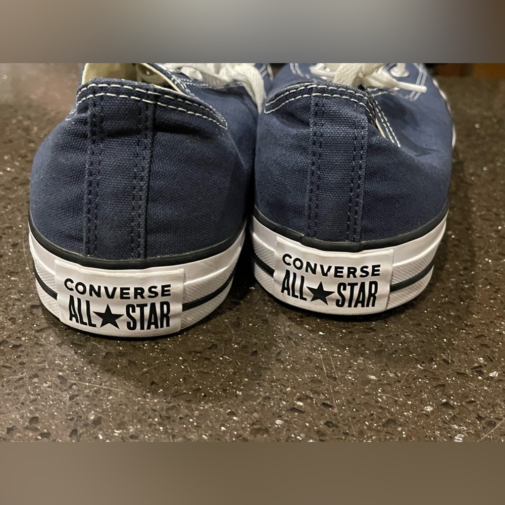 Men’s Size 12 Women’s size 14 Navy Low Top Converse - Picture 5 of 8